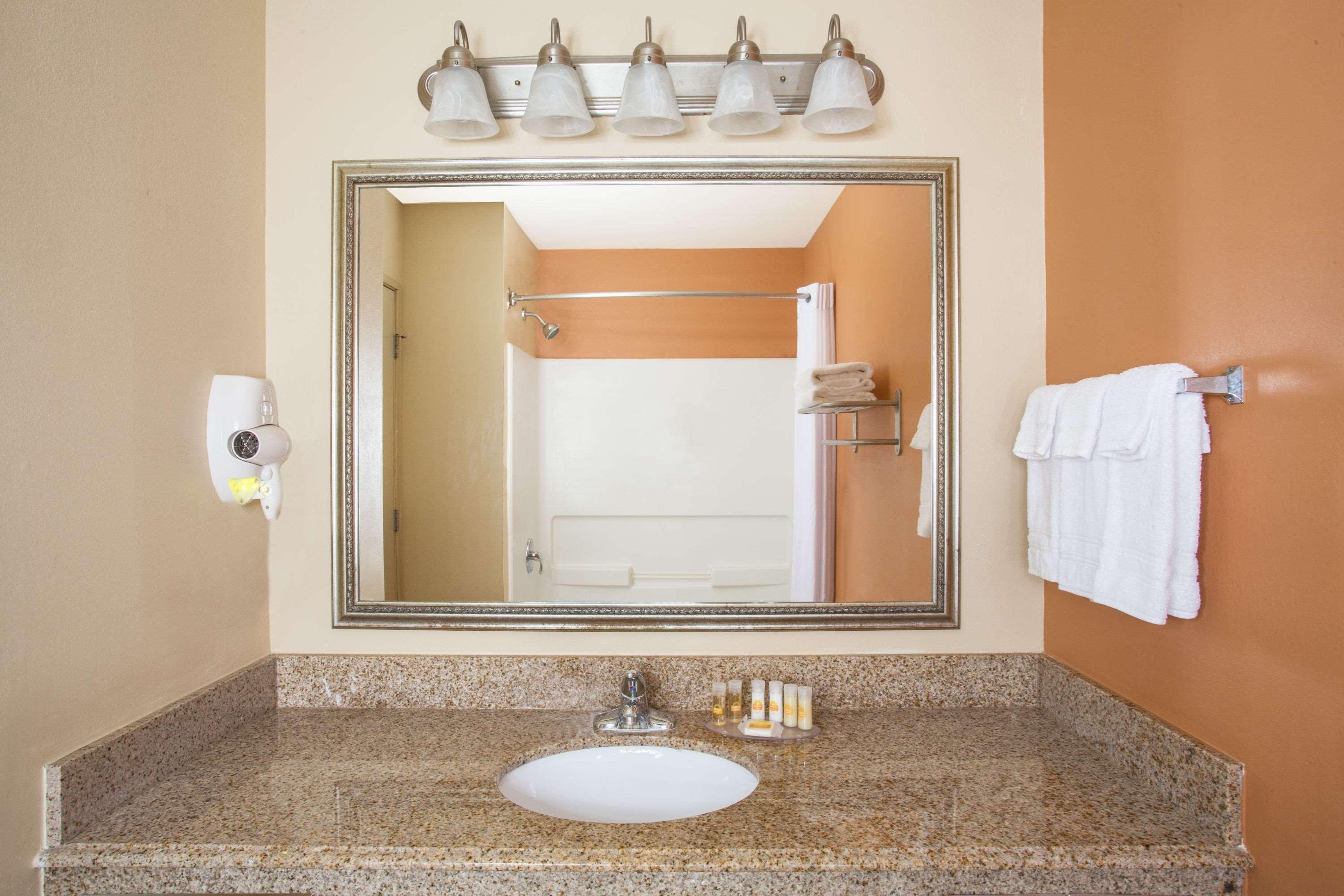 Days Inn & Suites By Wyndham Thibodaux Exterior photo